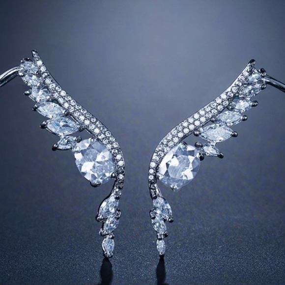 Jewelry - 💕HOST PICK💕Cubic Zirconia Baguette Stones Cuff